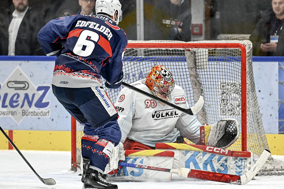 Spielszene Weiden gegen Dsseldorf.
