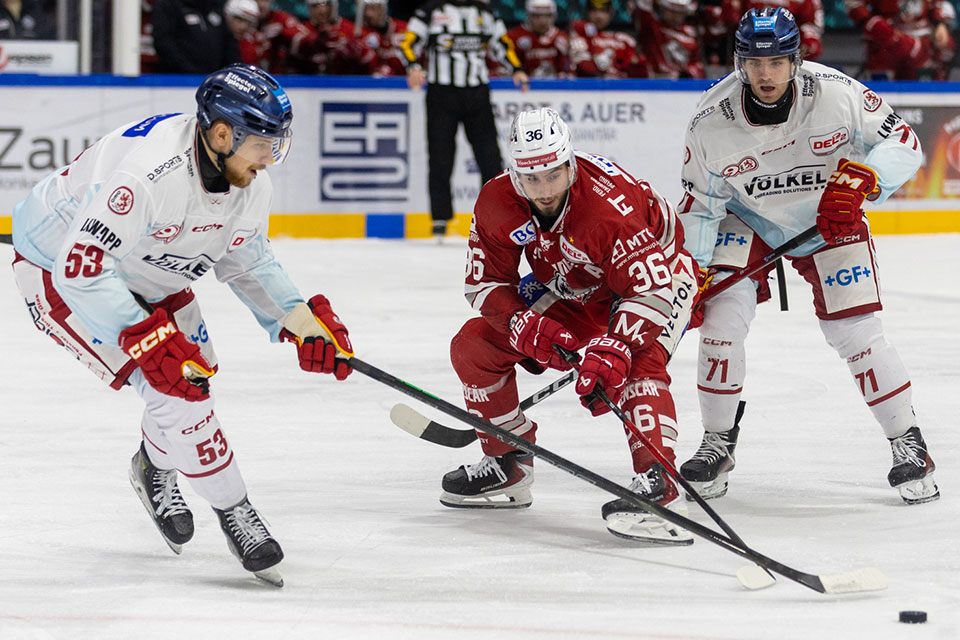 Spielszene Regensburg gegen D�sseldorf.