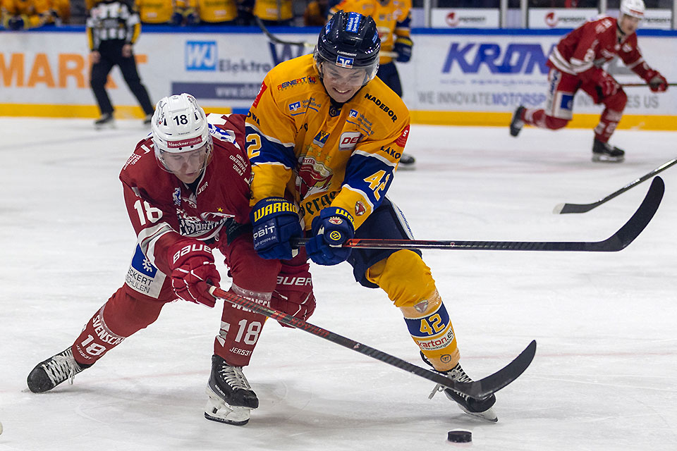 Spielszene Regensburg gegen Wei�wasser.