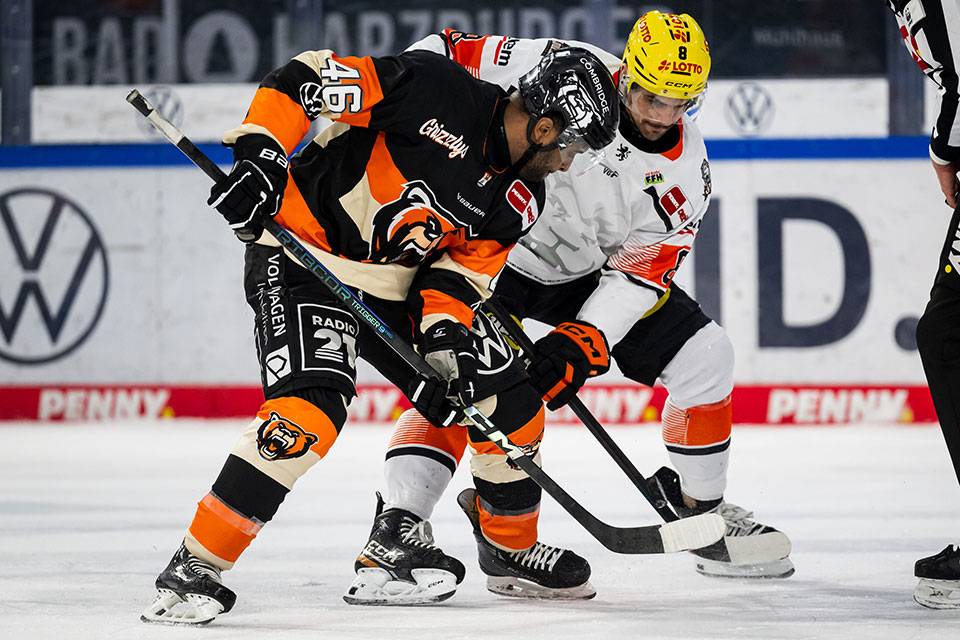 Spielszene Wolfsburg gegen Frankfurt.