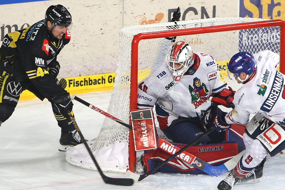 Spielszene Krefeld gegen Freiburg.