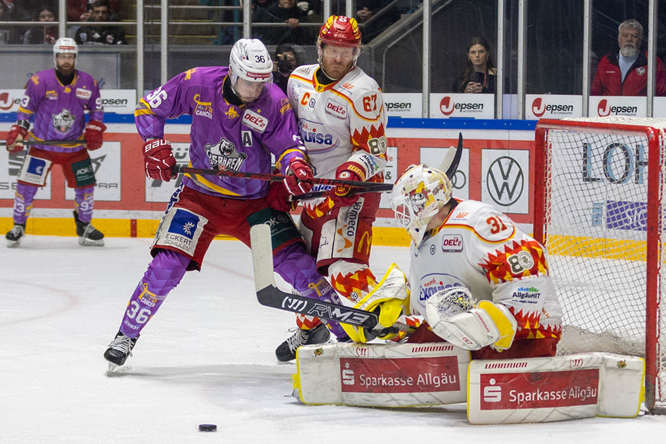 Spielszene Regensburg gegen Kaufbeuren.