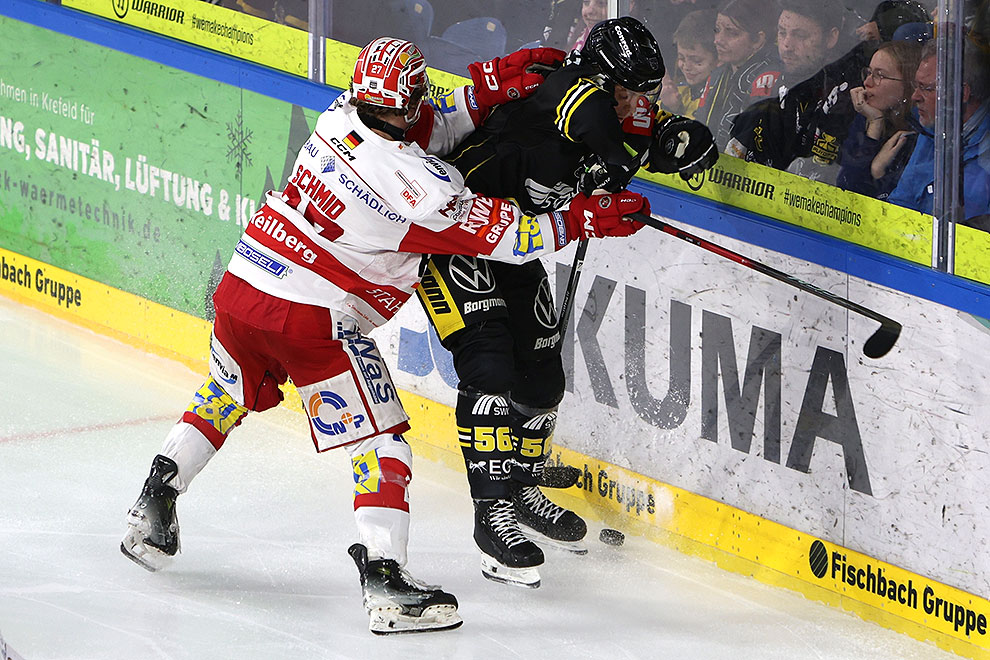 Spielszene Krefeld gegen Crimmitschau.