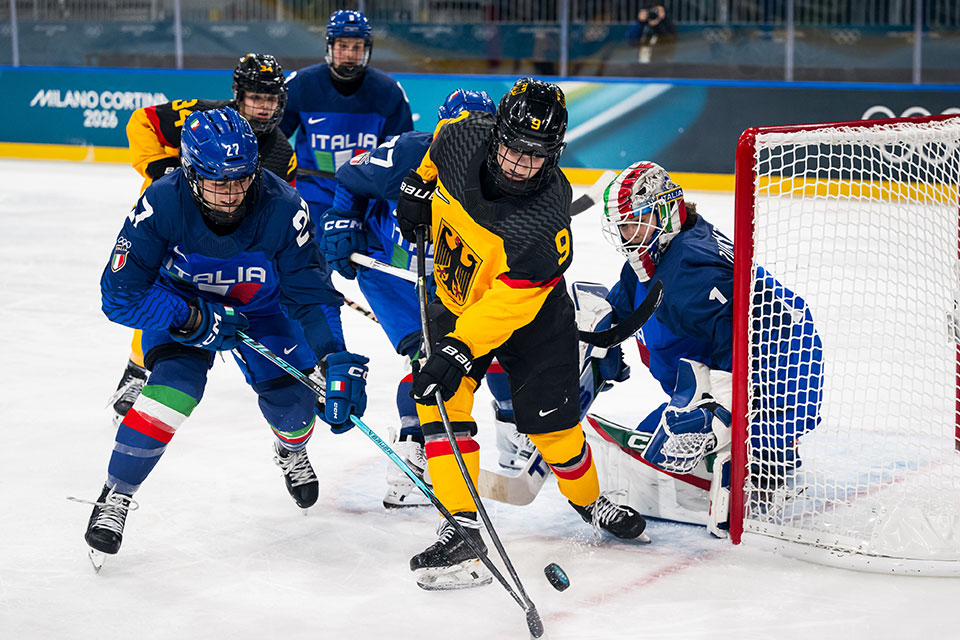 Kristen Guerriero von Team Italien und Svenja Voigt von Team Deutschland im Zweikampf.