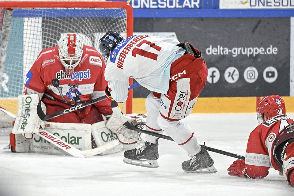 Spielszene Landshut gegen D�sseldorf.