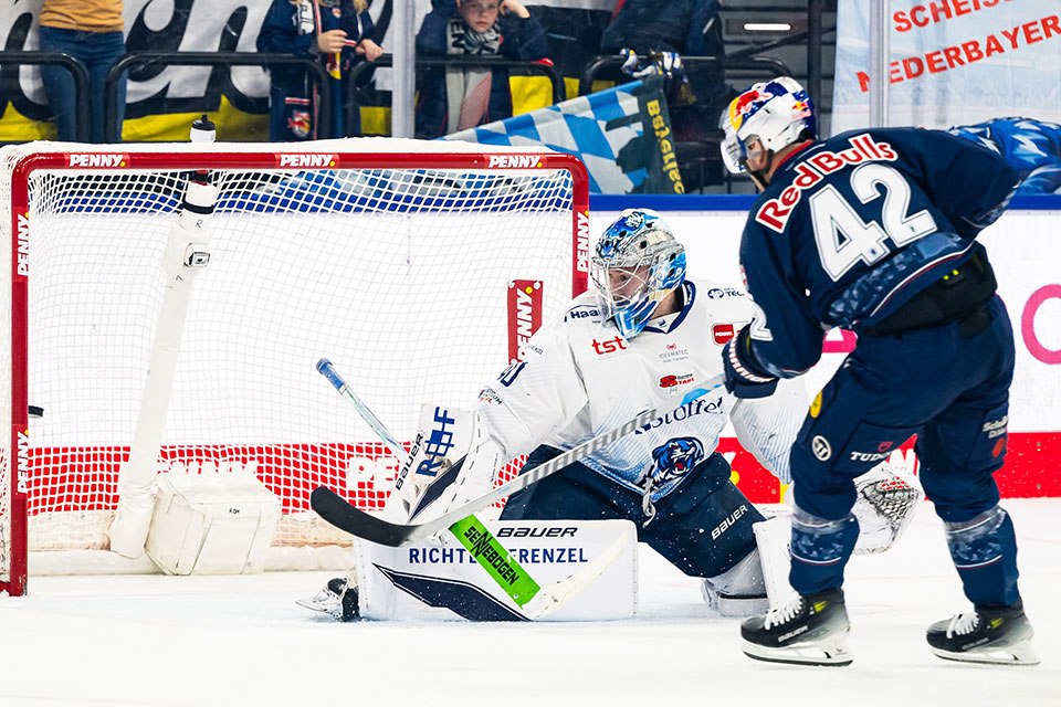 M�nchen erzielte zehn Tore gegen Straubing.