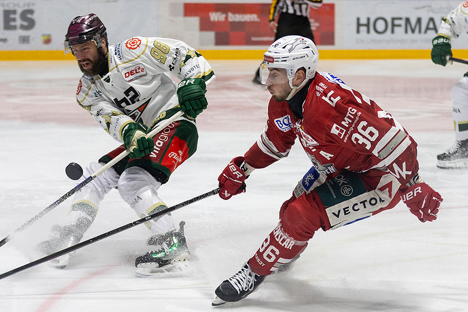 Spielszene Regensburg gegen Rosenheim.