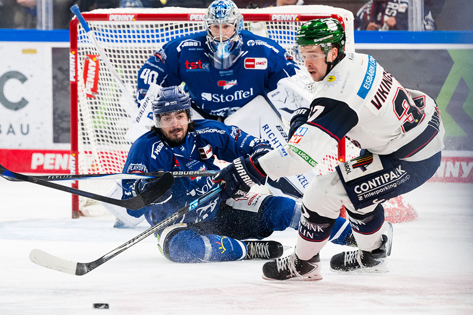 Spielszene Straubing gegen Berlin.