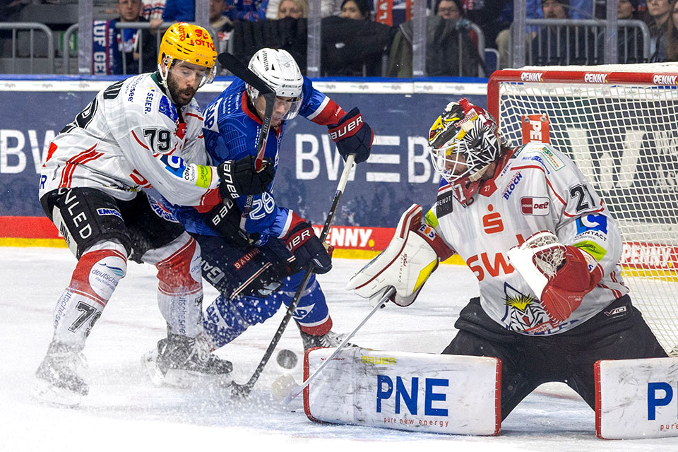 Spielszene Mannheim gegen Bremerhaven.