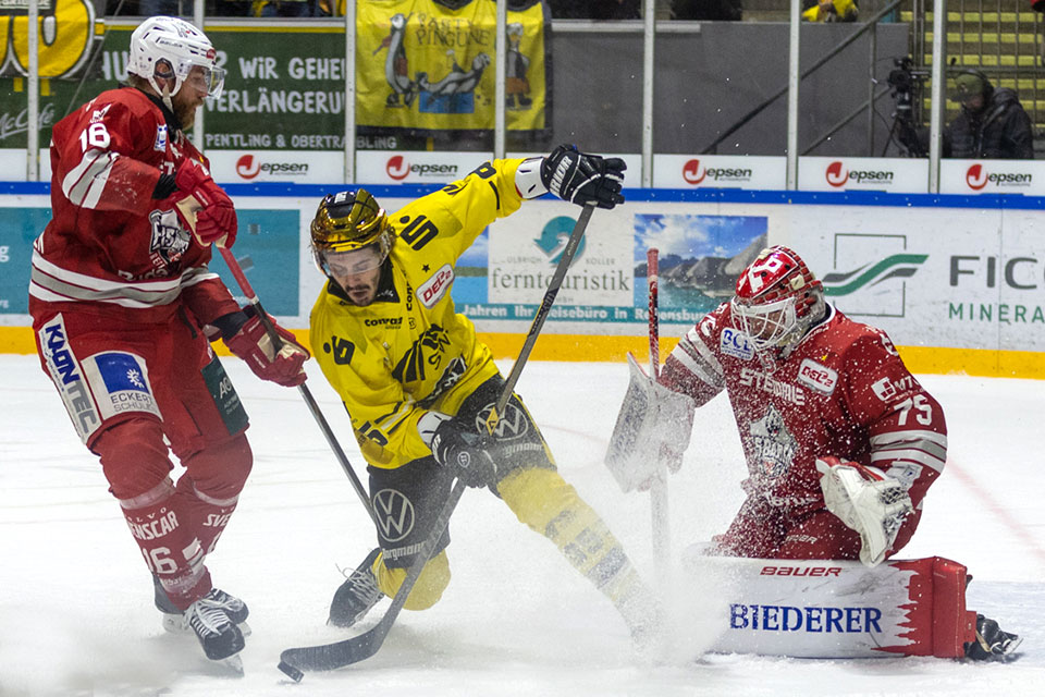 Spielszene Regensburg gegen Krefeld.