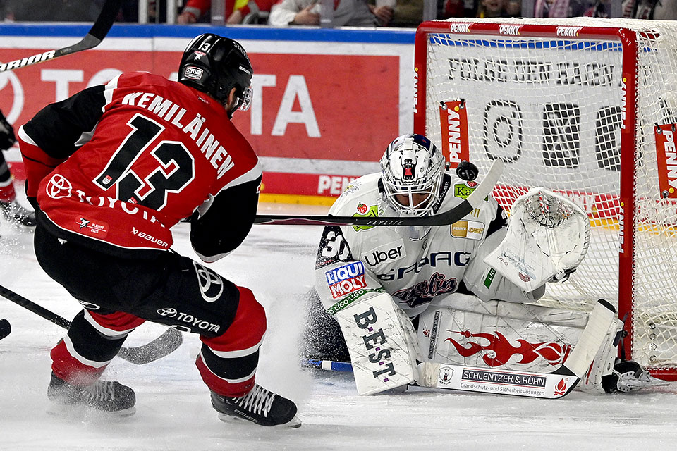 Spielszene K�ln gegen Berlin.