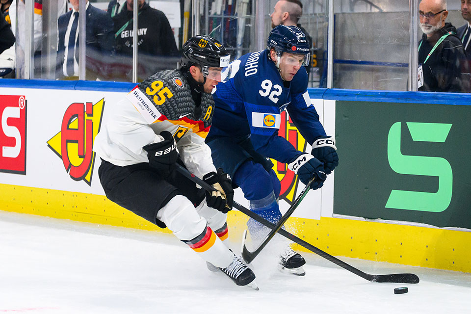 Frederik Tiffels von Team Deutschland und Lenni Hameenaho von Team Finnland.