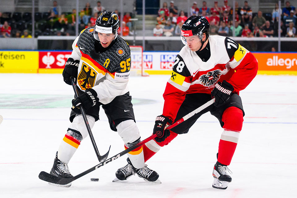 Frederik Tiffels von Team Deutschland und Thimo Nickl von Team �sterreich im Zweikampf.