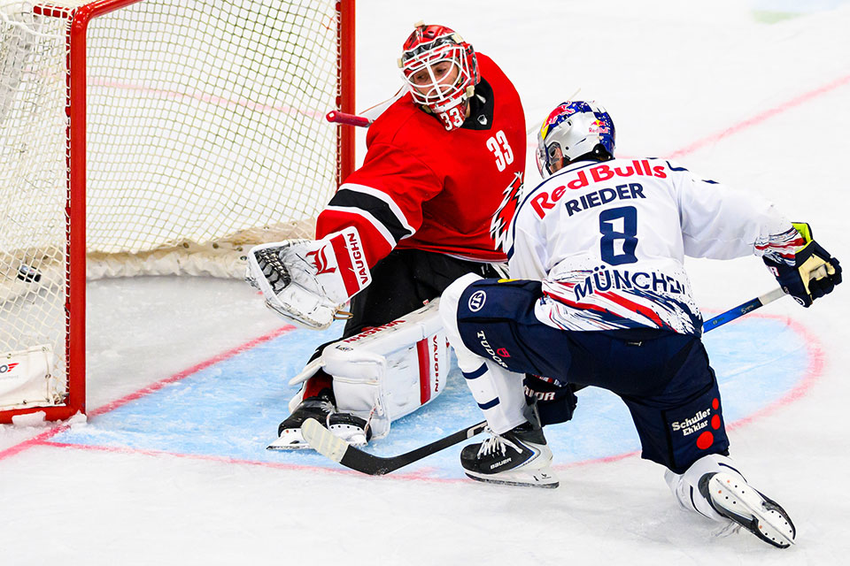 Tobias Rieder trifft zum 3:0 gegen Lausanne.