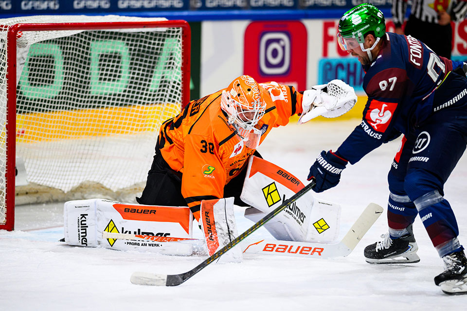 Nicolas Wieser von den Moser Medical Graz99ers bei einer Torchance.