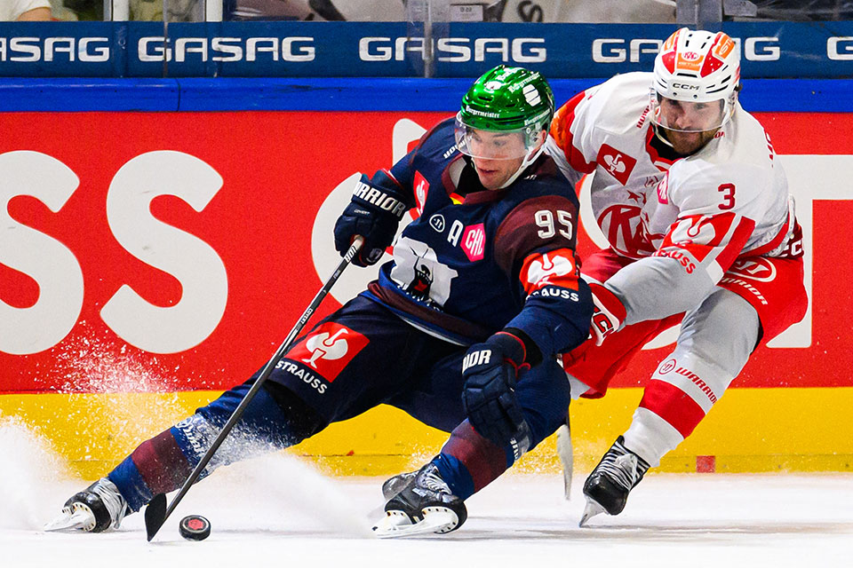 Frederik Tiffels von den Eisb�ren Berlin und Will MacKinnon von KAC Klagenfurt.